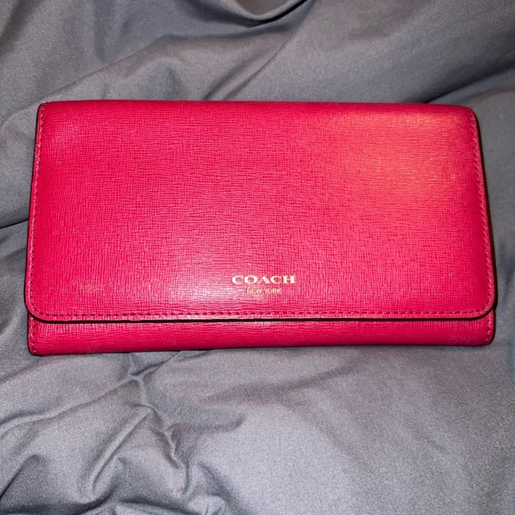BEAUTIFUL Red Coach Wallet - Picture 1 of 11